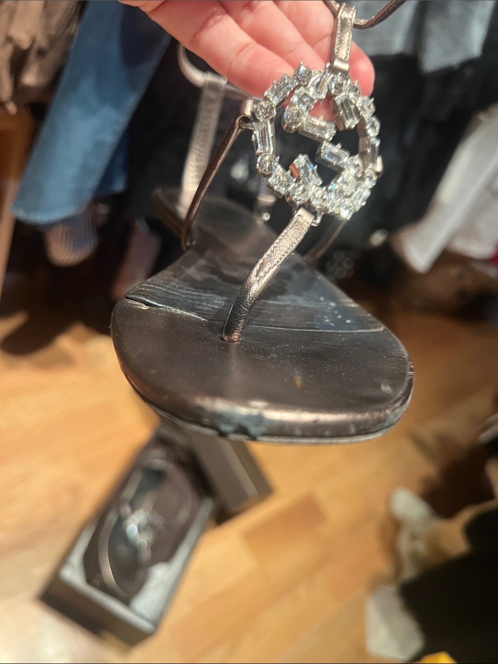 Gucci Metallic Black Crystal T-Shaped Strap Sandals - Picture 2 of 7